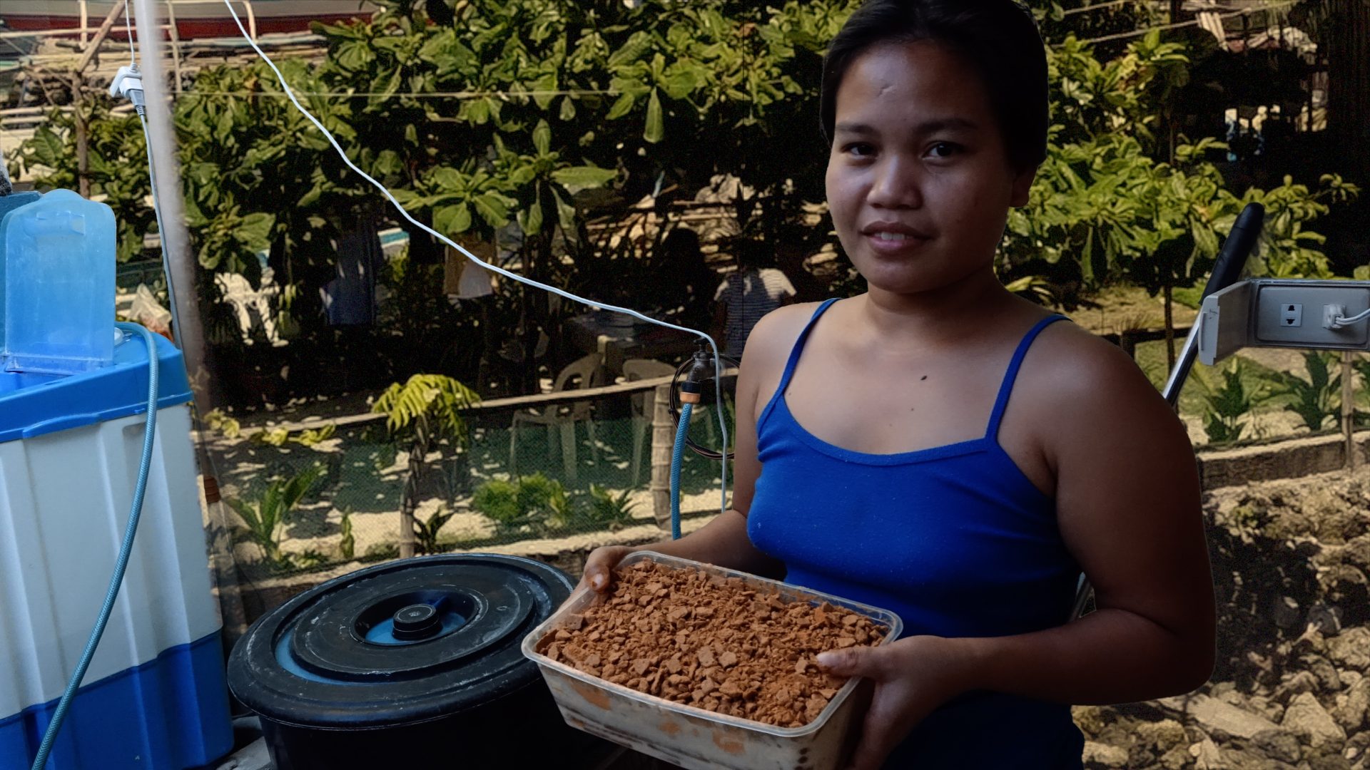 Philippines Lifestyle - 3 Filipinas Make Mango Float For Upcoming Birthday Party