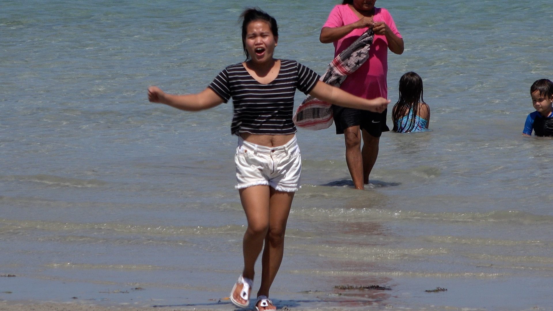 Philippines Lifestyle Family Day at the Beach Filipina Wife