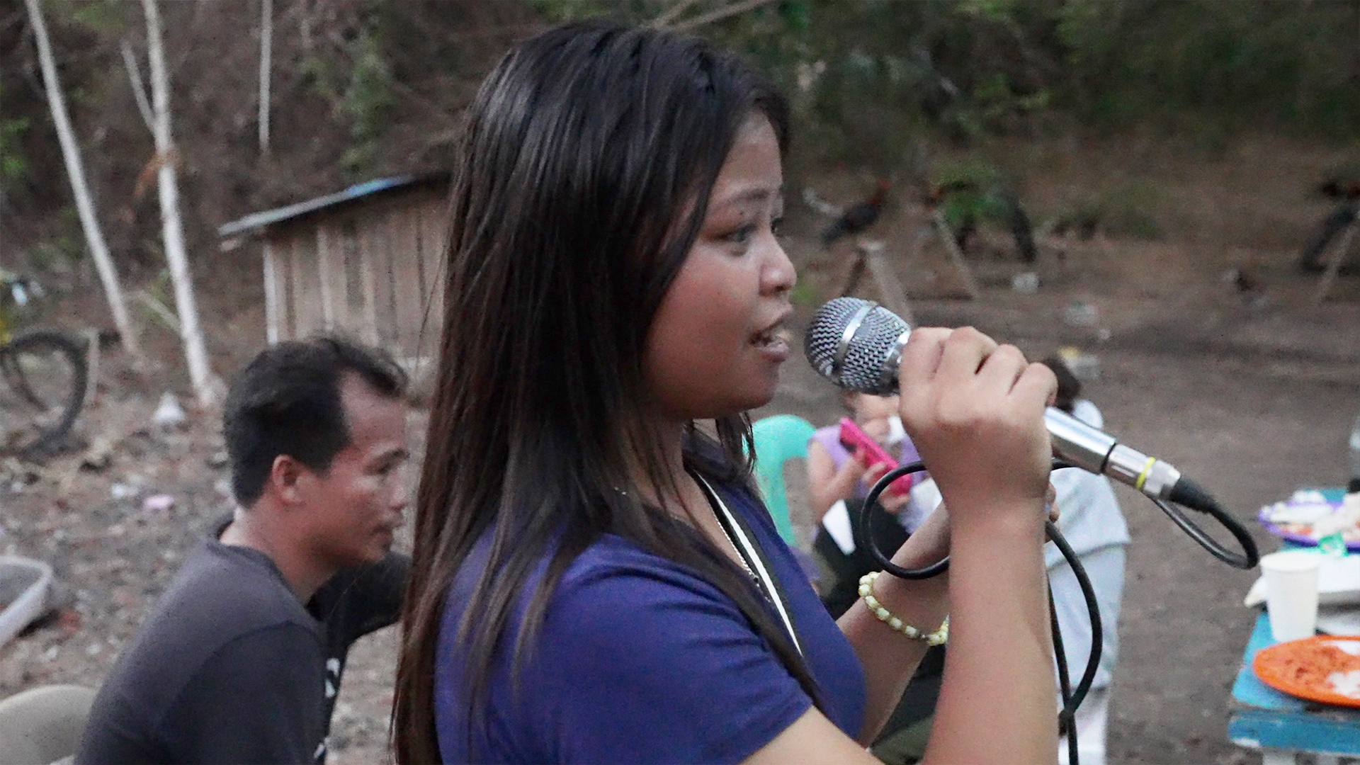 Philippines Lifestyle - Filipinas Sing Videoke At Oopow's Birthday Party!