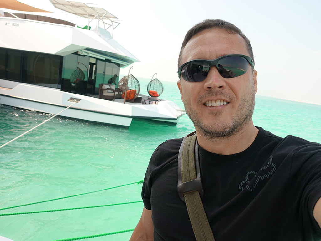 Abu Dhabi Houseboat - Beautiful Water