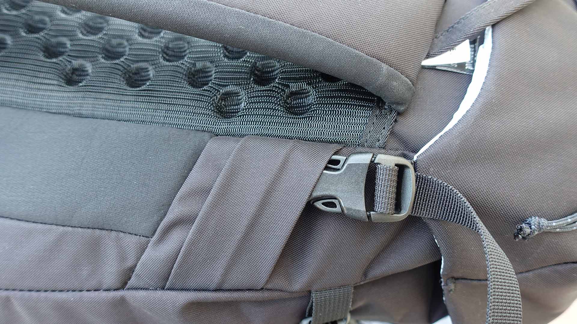 Arc'teryx Brize 32 Backpack - Top Lid Buckles