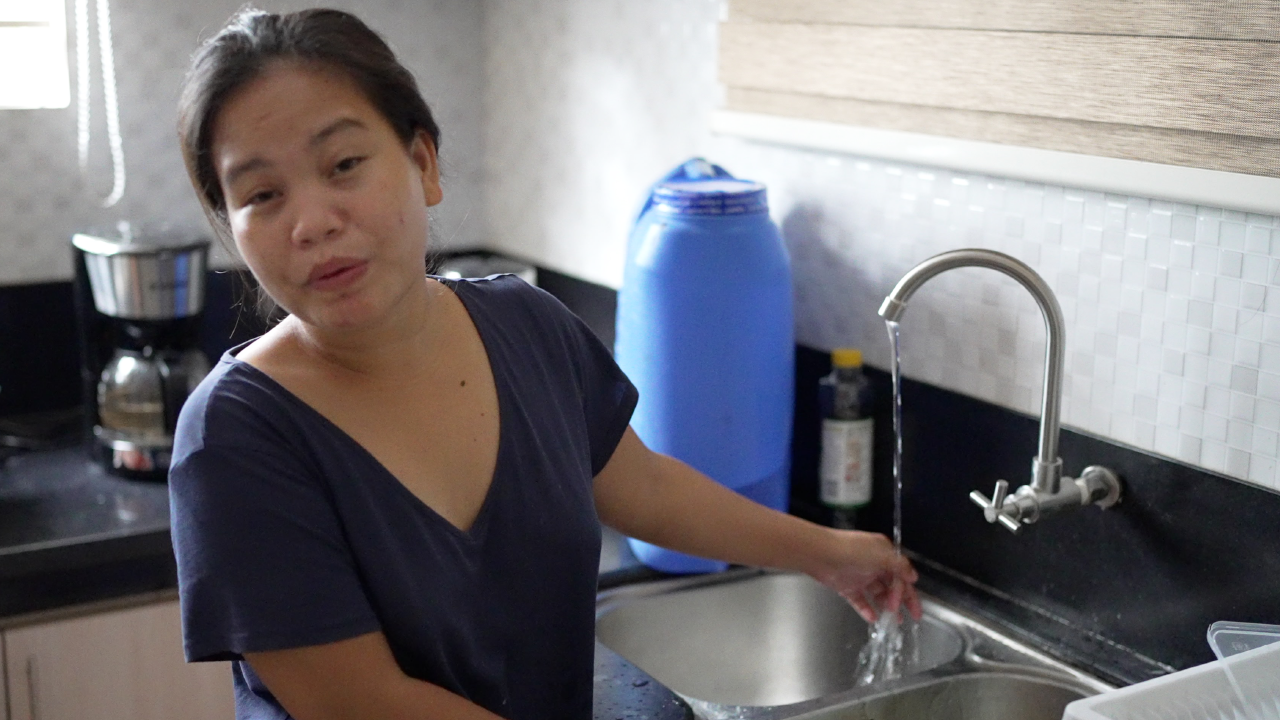 Big Pumpkin SLICES Her Finger While Making My Chicken Sandwich But My Colby Cheese Is Ok