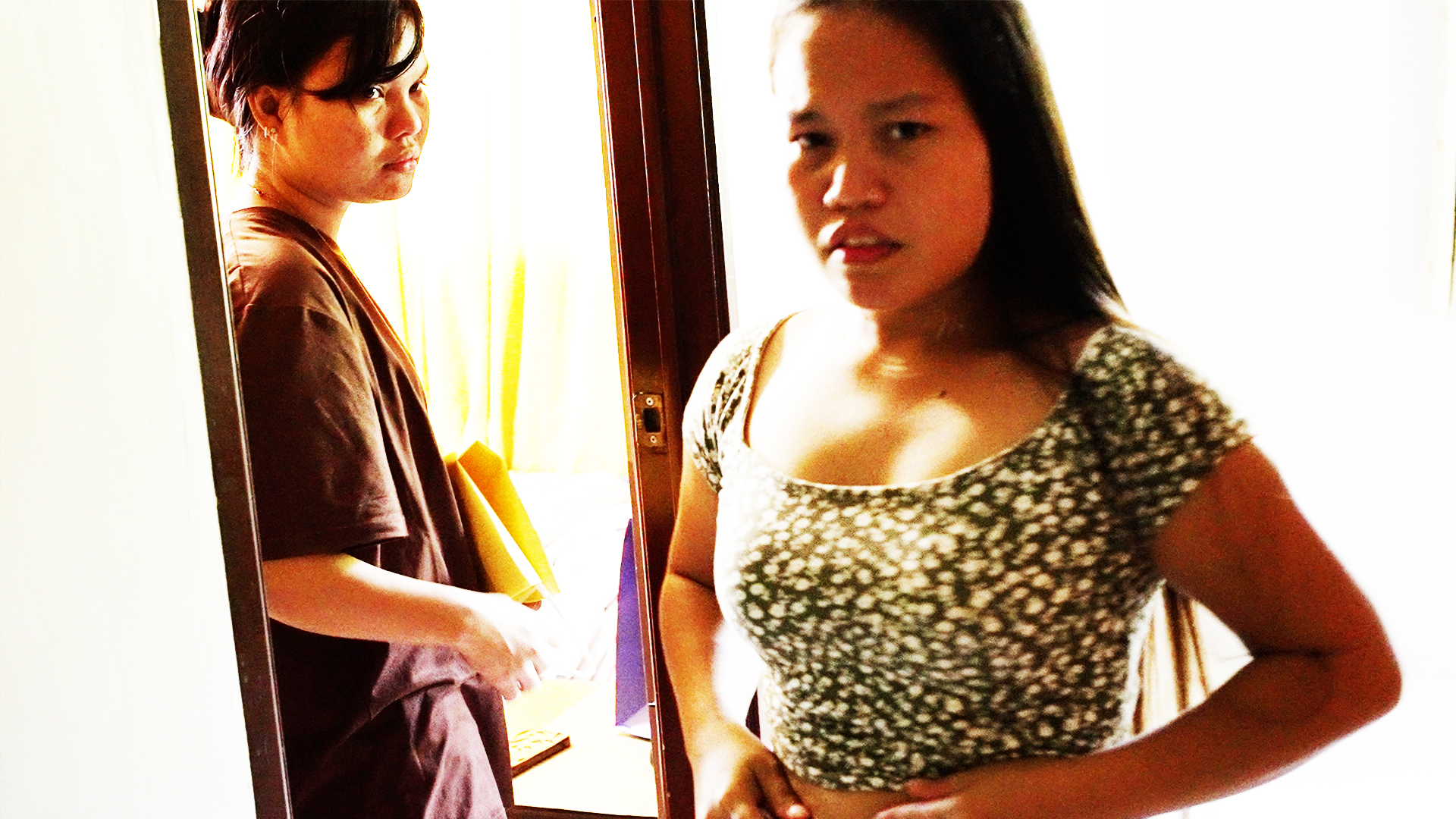 Filipina Wife Tries New Fashion, Cooking Filipino Food, & 5 Ladies Get Cheetah Pants and Spaghetti Tops!
