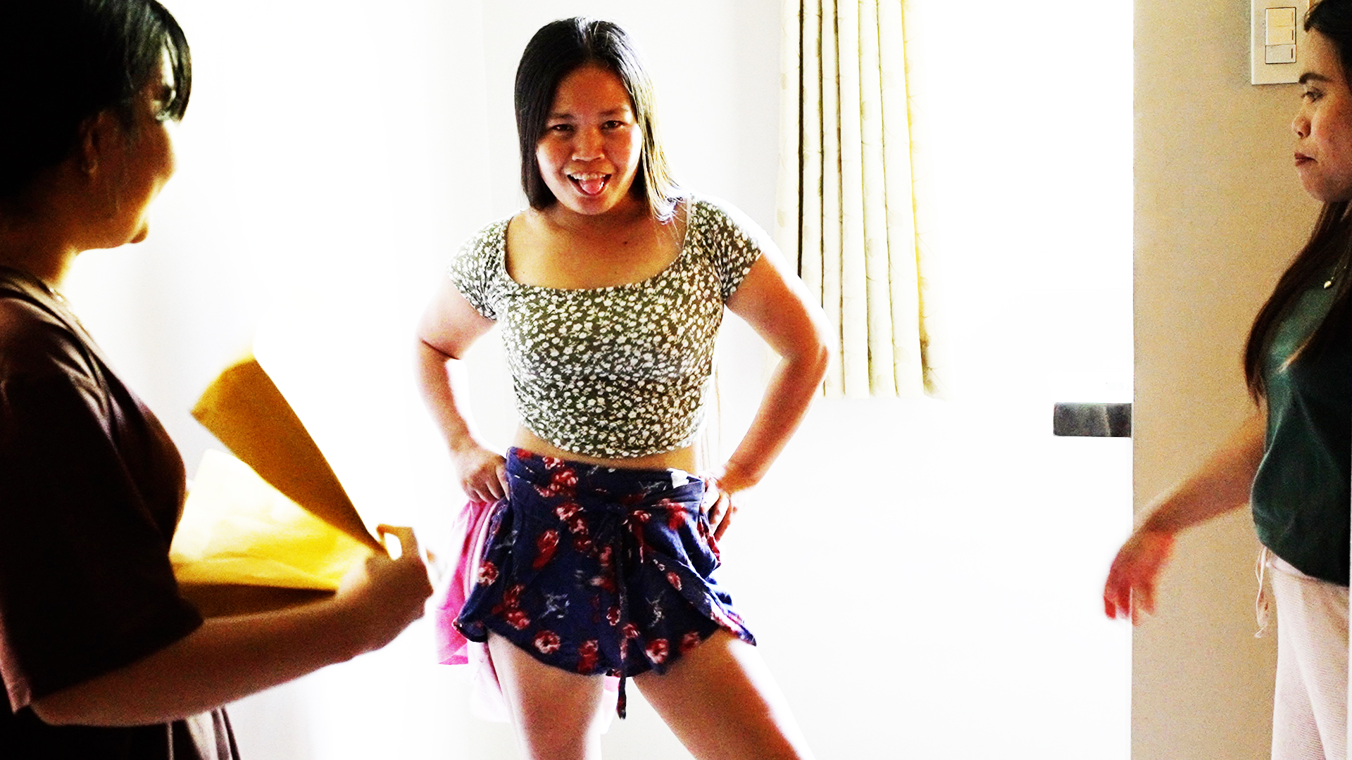 Filipina Wife Tries New Fashion, Cooking Filipino Food, & 5 Ladies Get Cheetah Pants and Spaghetti Tops!