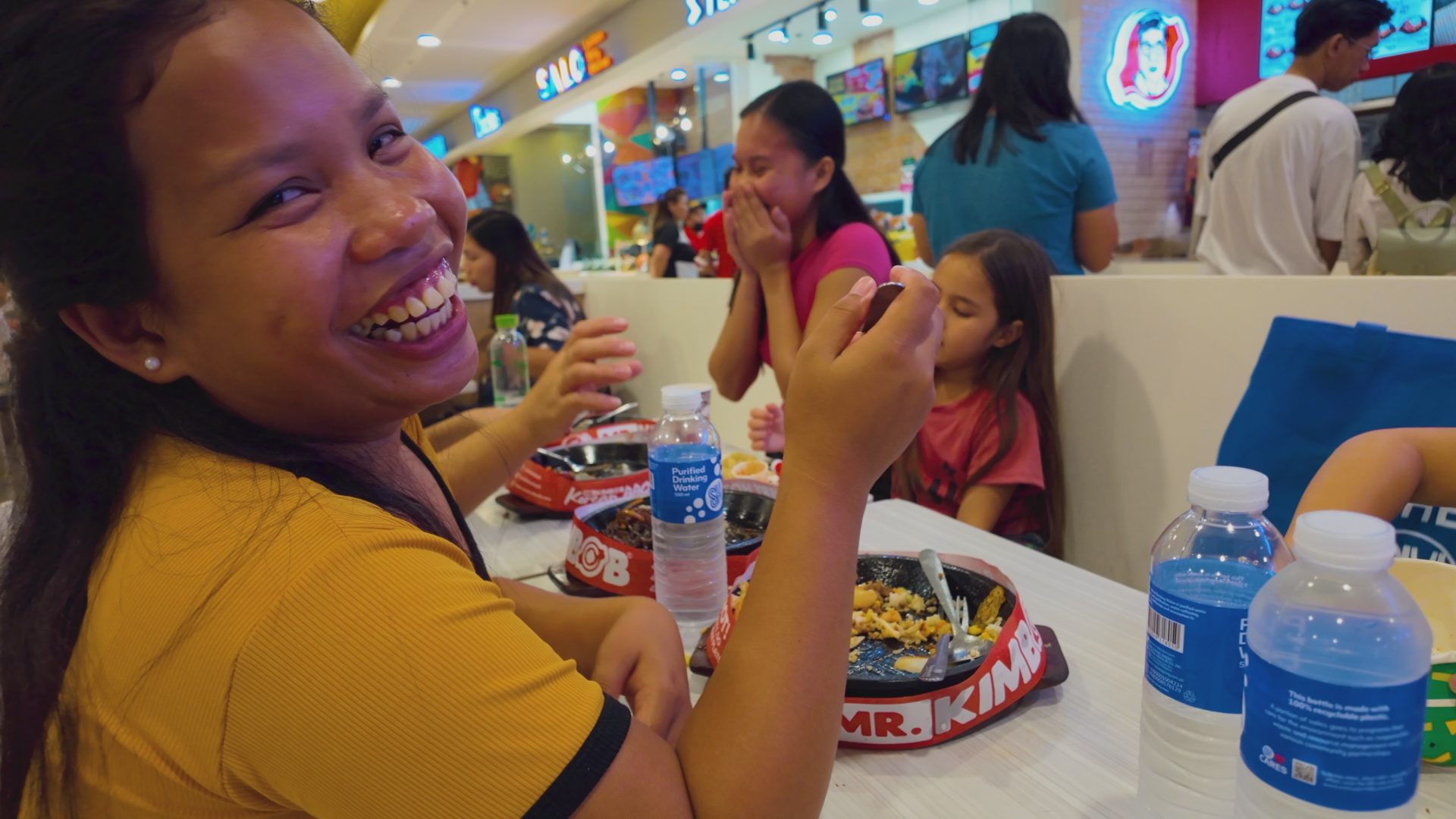 Filipinas Can't Go To Apo Market, Fatima Cuts Flo's Hair, $20 Supper for 7 at the Food Court, Which Cake?