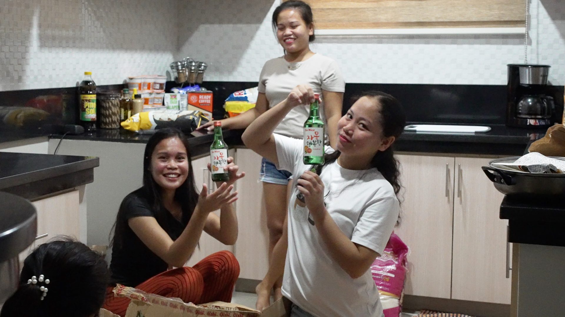 Filipinas Will Put Your Groceries Away