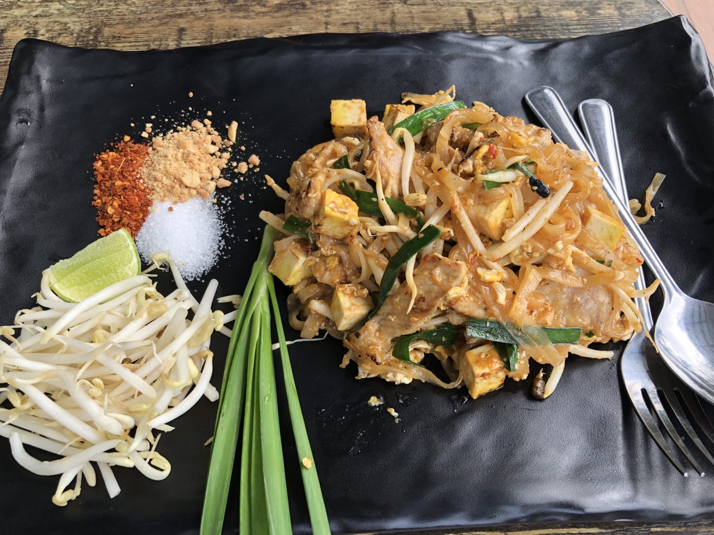 Golden Foyer Hotel - Suvarnabhumi Airport Bangkok - Pad Thai Pork