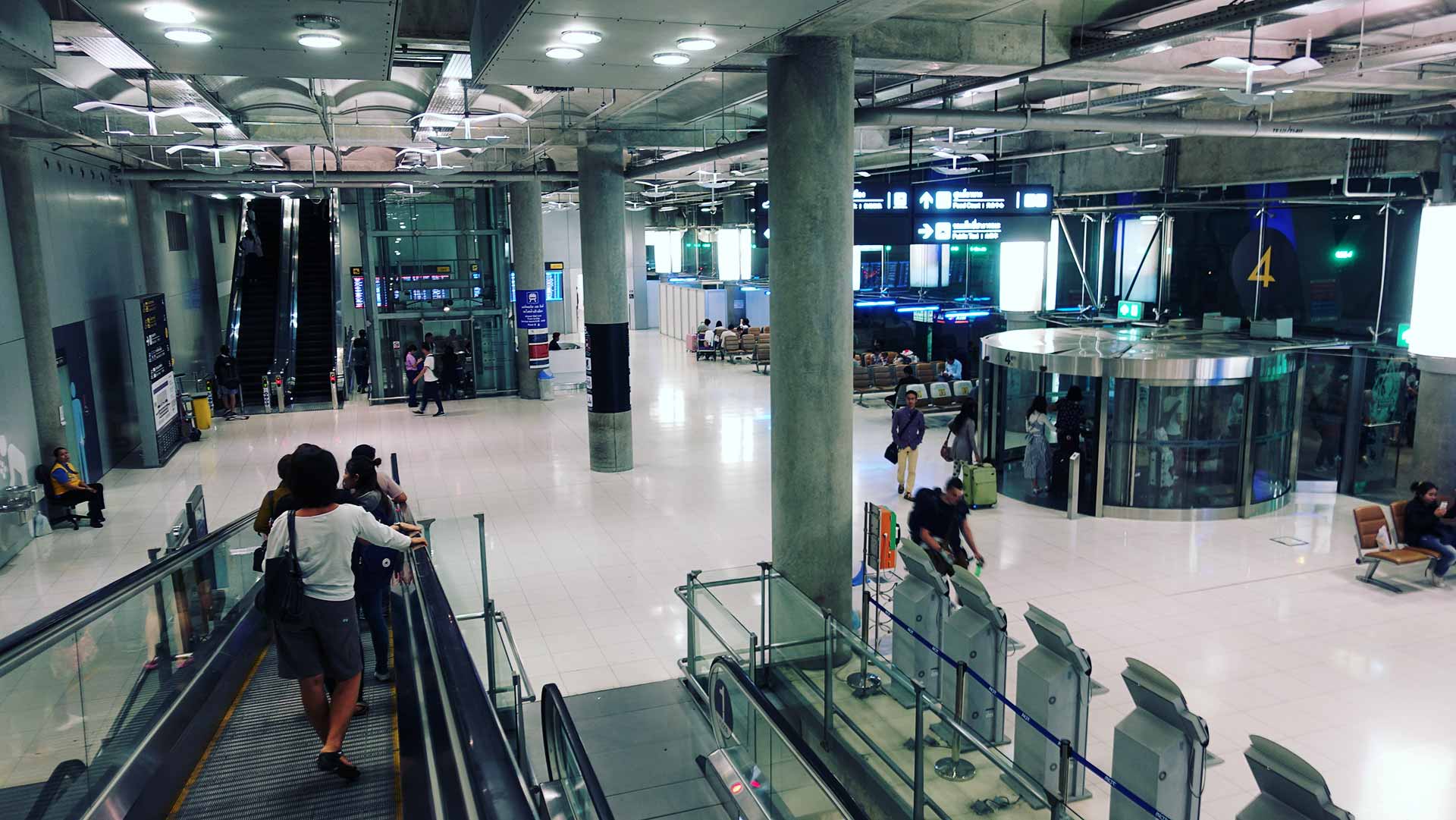 How to Get to Pattaya from Suvarnabhumi Airport for 120 Baht - Go Down to Level 1 and Look for Door 8 - Thailand