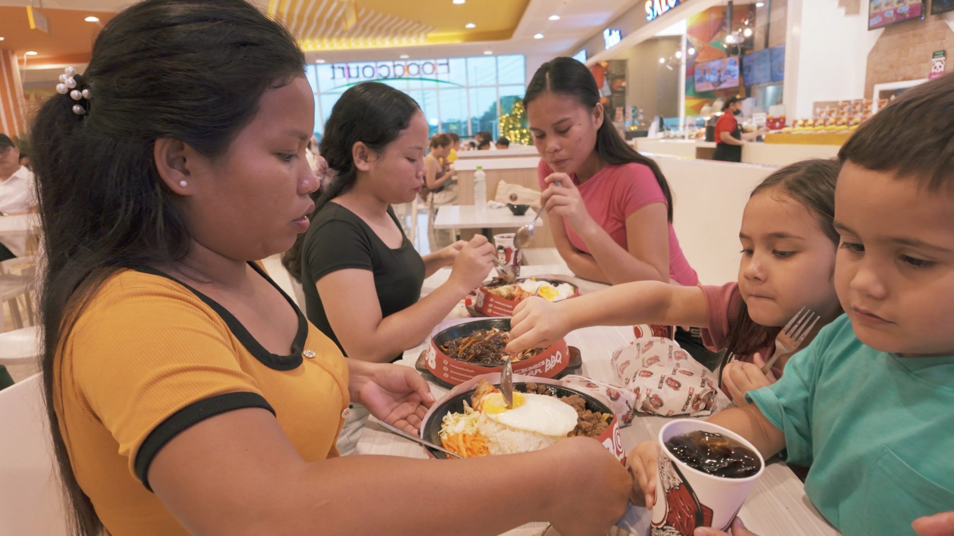 Filipinas Can't Go To Apo Market, Fatima Cuts Flo's Hair, $20 Supper for 7 at the Food Court, Which Cake?