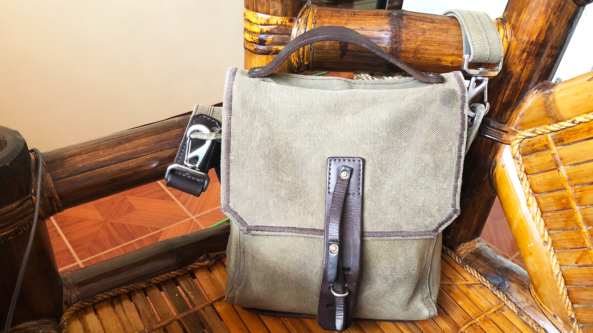 Indiana Gear Bag (Indiana Weatherproof Canvas Satchel) by Saddleback