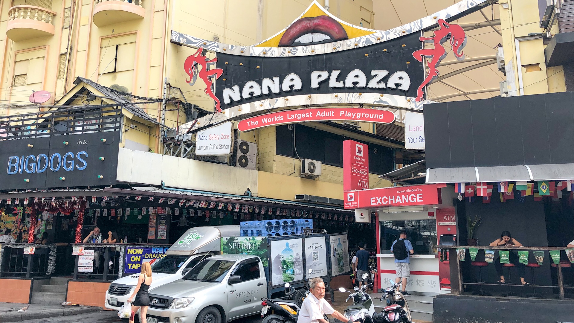 Nana Hotel Bangkok Review & Tour Mark Blackard