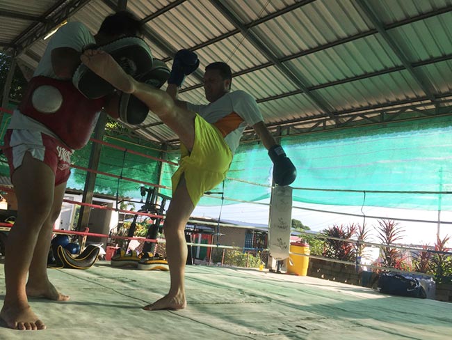 One-Hour Muay Thai Workout Plan for Expats in Thailand - Leg Kicks