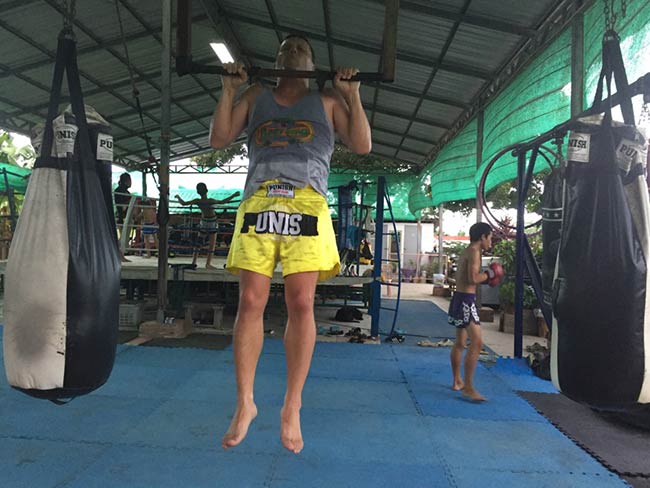 One-Hour Muay Thai Workout Plan for Expats in Thailand - Pull Up Bar