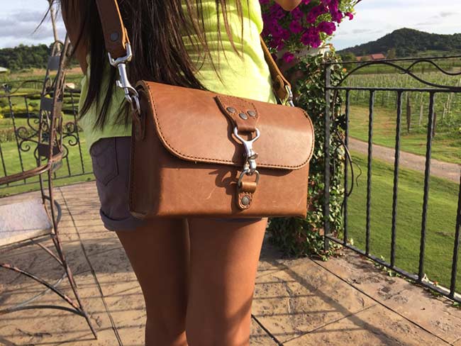 Saddleback Leather Clutch Purse Medium Tobacco Review Women Ladies Outdoors Full Sunlight Cross Body Hip View