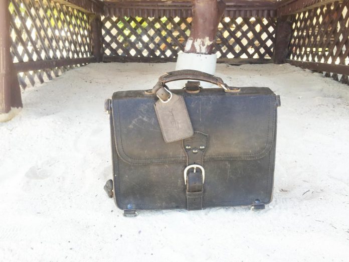 Saddleback Leather Thin Briefcase Travel Photos - Sand in the Philippines