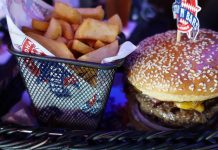 Stars N Bars – Abu Dhabi, UAE – Great Place to Grab a Hamburger Stars N Bars - Abu Dhabi, UAE - Bacon Cheese Burger & Steak Fries