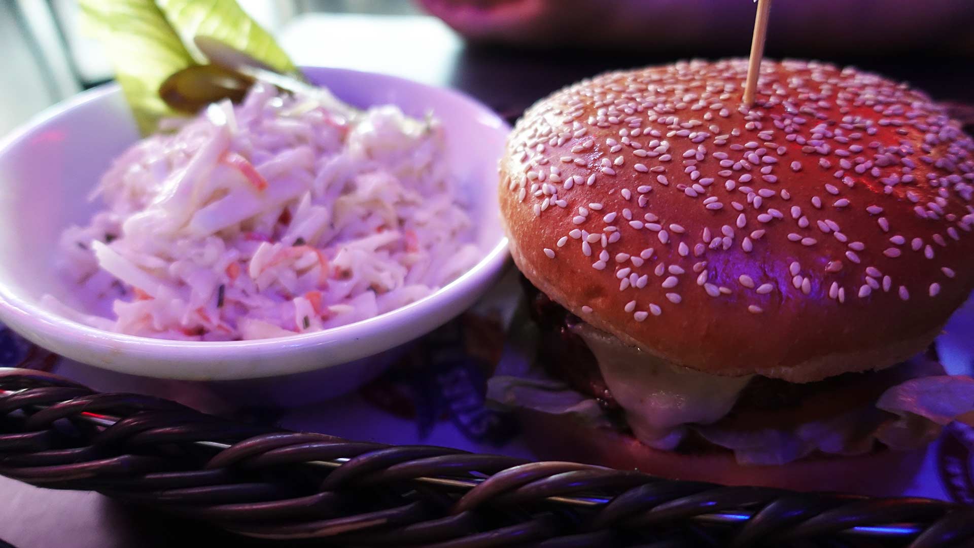 Stars N Bars - Abu Dhabi, UAE - South West Burger & Cole Slaw