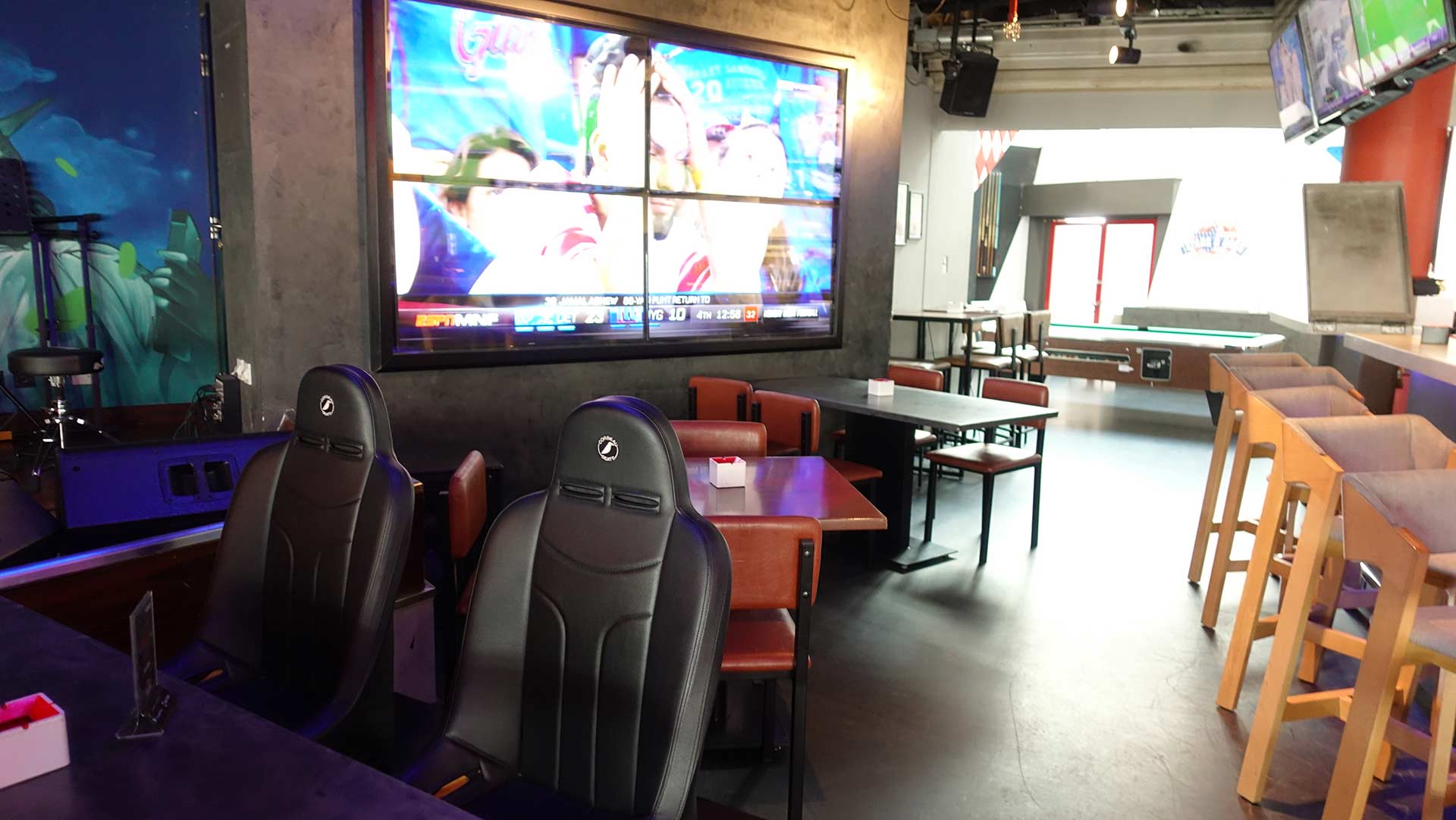 Stars N Bars - Abu Dhabi, UAE - Big Screen TV