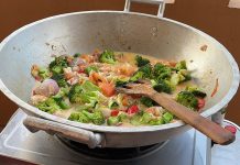 I’m making Coconut Broccoli Shrimp, Cornbread, and Fried Chicken #Philippines #Lifestyle I'm making Coconut Broccoli Shrimp, Cornbread, and Fried Chicken #Philippines #Lifestyle
